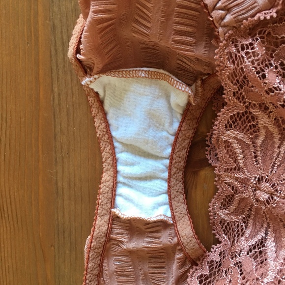 Vintage Lingerie Set by Felina (Circa 1980s) - Picture 8 of 9